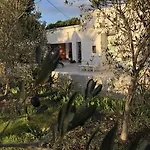 Loggia Dei Lezzi 3* נוצ'י