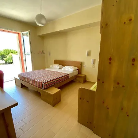 Loggia Dei Lezzi Bed and Breakfast Νότσι