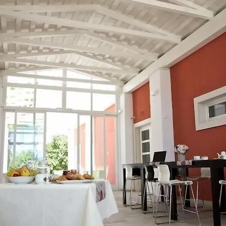 Loggia Dei Lezzi Bed and Breakfast Νότσι