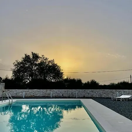 Loggia Dei Lezzi Bed and Breakfast Νότσι