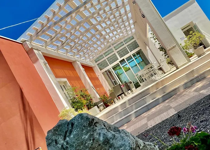 לינה וארוחת בוקר Loggia Dei Lezzi נוצ'י