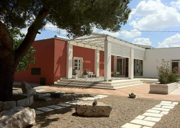 Loggia Dei Lezzi 3* נוצ'י