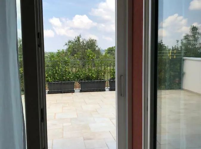 Loggia Dei Lezzi נוצ'י